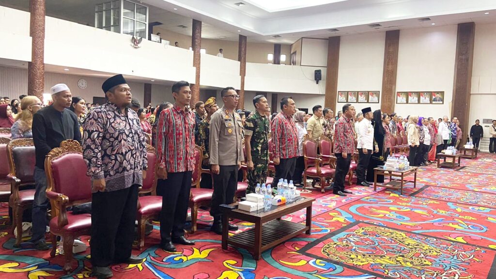 Dandim 0912/Kubar Hadiri Penyerahan Penghargaan Gratispool Umroh, Perjalanan Religi, dan Insentif Guru di Kutai Barat