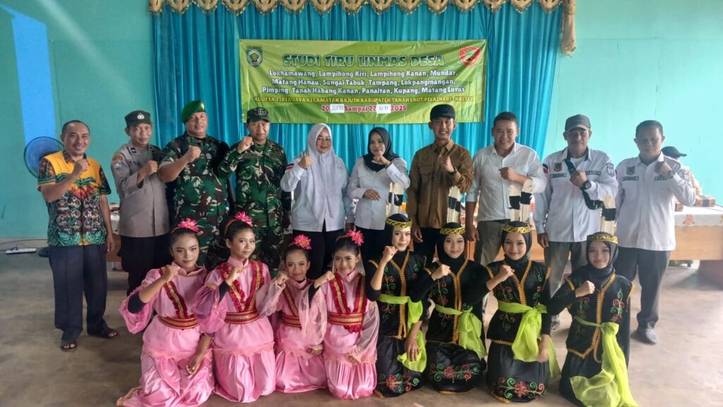 Babinsa Koramil 1001-05/Lampihong Dampingi Linmas Kecamatan Lampihong dalam Kegiatan Studi Tiru Tahap II di Tanah Laut