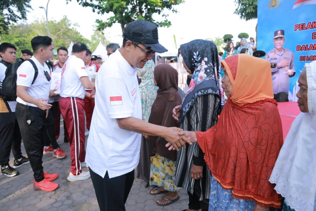 Sambut Hari Bhayangkara ke-79, Kapolda NTB Sapa dan Berbagi Kebahagiaan dengan Warga di CFD Udayana