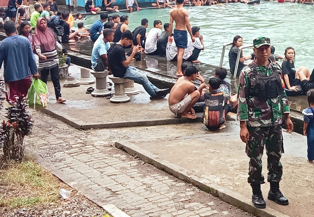 Babinsa Himbau Pecandu Wisata Aik Bukak Selalu Jaga Keamanan Diri dan Keluarga