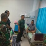 Danramil Labuan Amas Utara Besuk Anggota yang Sakit di RS Damanhuri