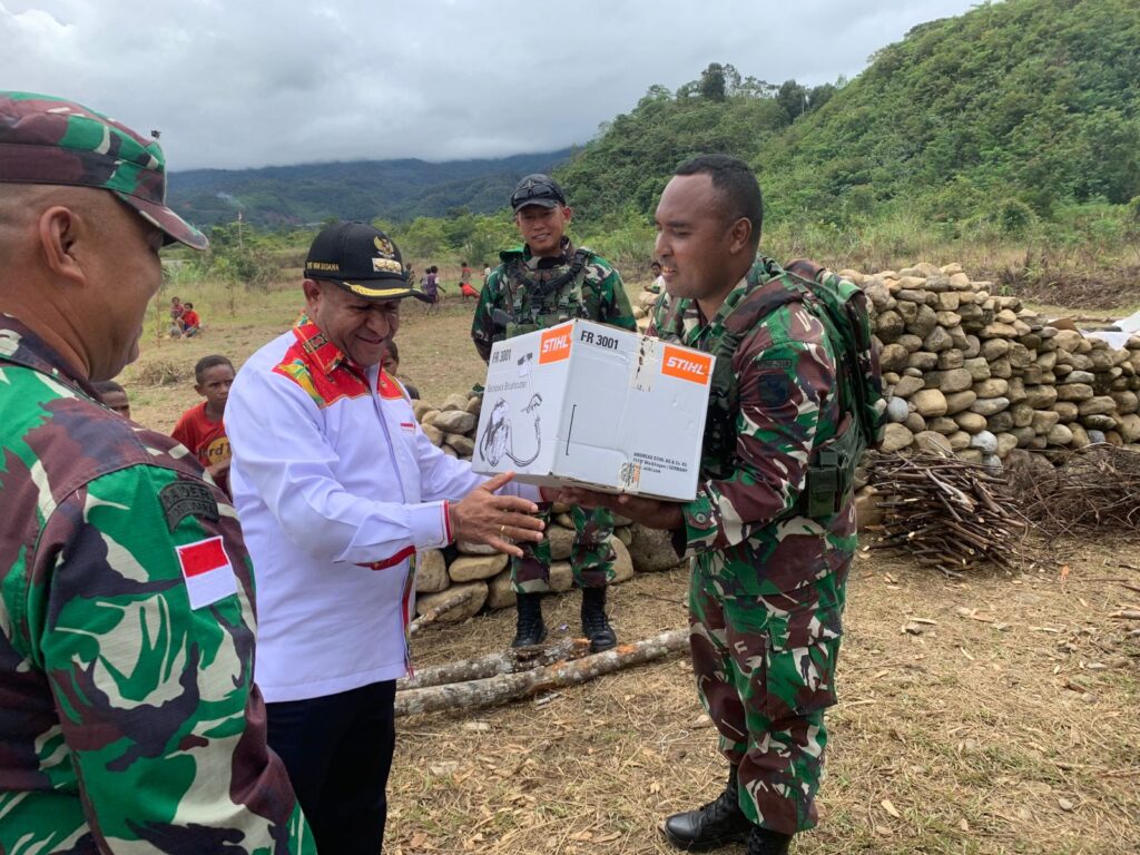 Bupati Pegunungan Bintang Apresiasi Pembangunan Pos Baru TNI Satgas Yonif 751/VJS di Wilayah Distrik Yappimakot