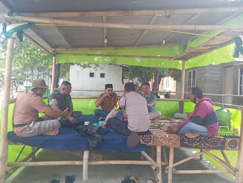 Solid dan Solutif: Babinsa, Polmas dan Kawil Bersatu untuk Masyarakat Jerowaru