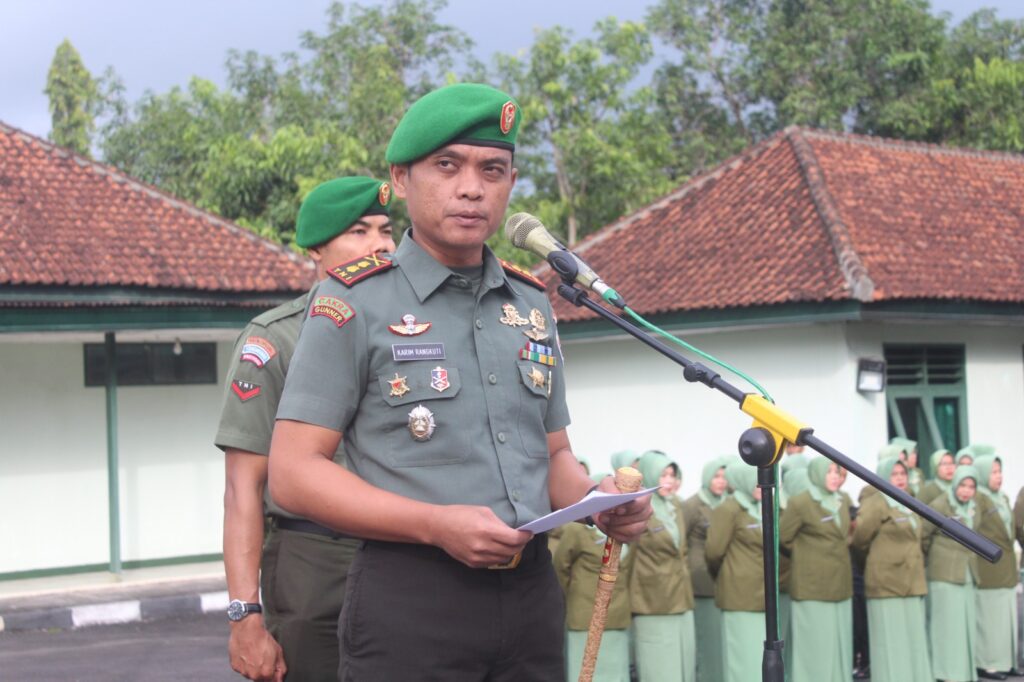 Dandim 1620/Loteng Pimpin Upacara Sertijab Rotasi Delapan Jabatan Perwira