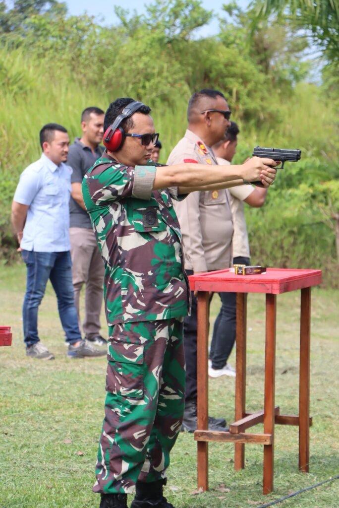 Dandim 0105/Abar Ikut Unjuk Gigi Dalam Ajang Latihan Menambak Eksekutif Di Mako Brimob Ujong Fatihah