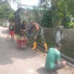 Babinsa Duren Bersama Warga Gelar Kerja Bakti, Wujudkan Lingkungan Bersih Dan Ciptakan Kerukunan Antar Warga