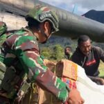 TNI Hadir Bantu Atasi Kesulitan Masyarakat Distrik Oksop