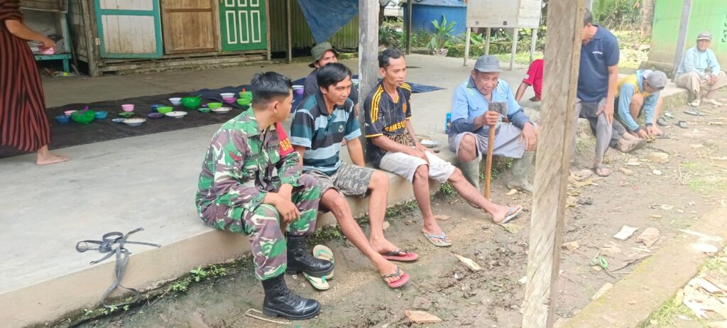 Komsos Babinsa Haruyan: Wujud Kepedulian dan Pembinaan Teritorial