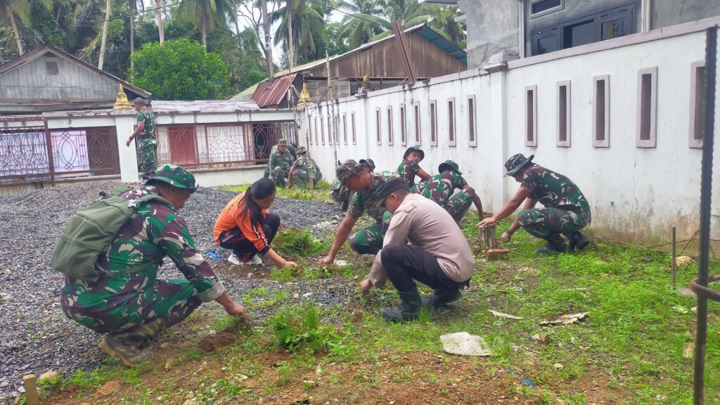 KODIM 1001/HSU-BLG GELAR KARYA BAKTI SERENTAK DI BALANGAN DALAM RANGKA HUT KE-67 KODAM VI/MULAWARMAN