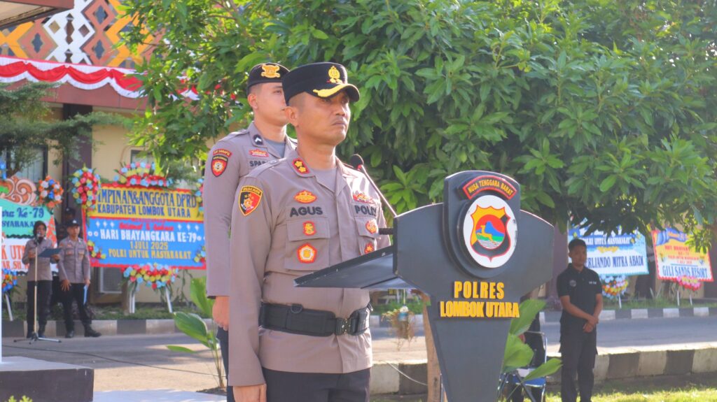 Kapolres Lotara Sematkan Pangkat Baru untuk 35 Personil di Momen Hari Bhayangkara ke-79