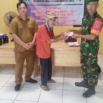 Babinsa Koramil 06/Damai Dampingi Pembagian BLT-DD di Kampung Mendika