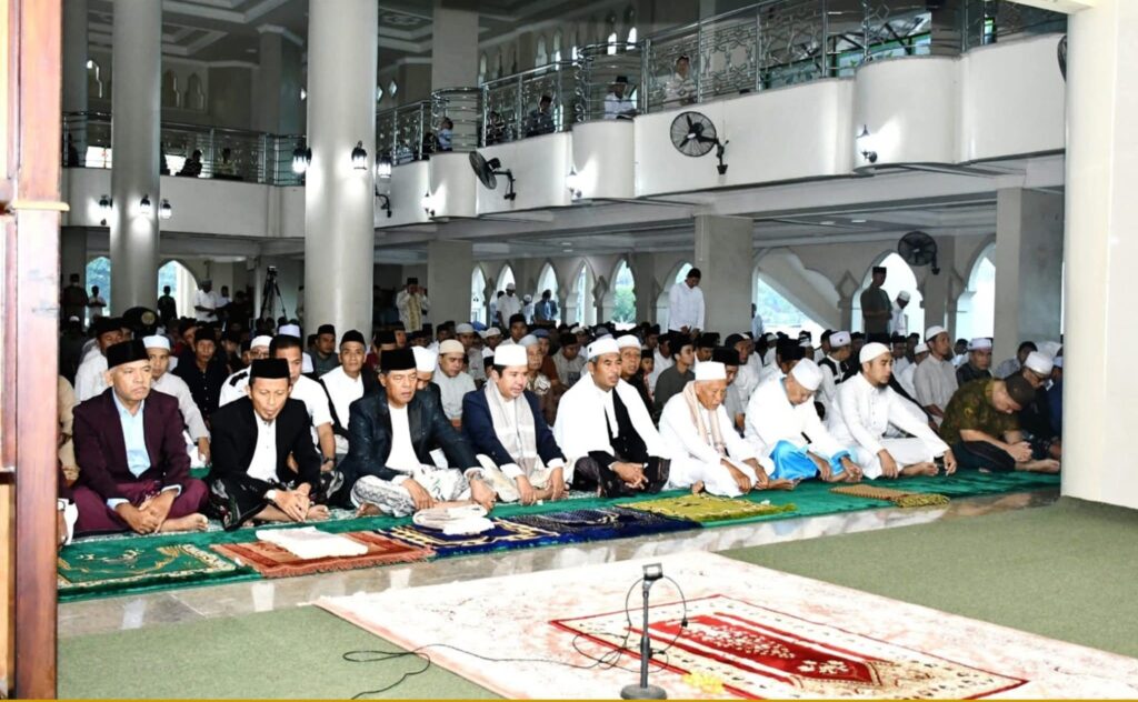 Ribuan Jamaah Padati Masjid Agung Al-Mujahidin Selong, Lombok Timur Gelar Sholat Idul Adha Penuh Khidmat