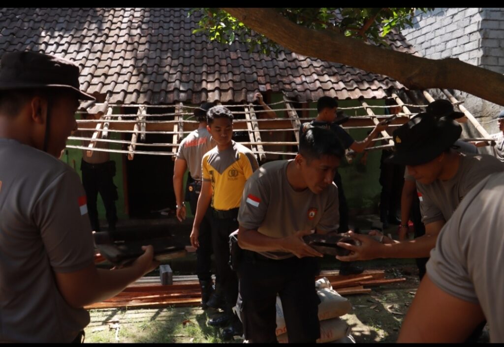 Polres Lombok Timur Gelar Bedah Rumah Jelang HUT Bhayangkara ke-79: Sinergi Polri dan Masyarakat Wujudkan Kesejahteraan