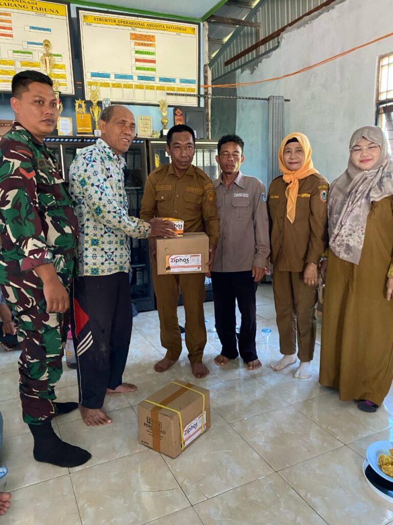 Babinsa dan Petani Bersama Berantas Hama Tikus Jelang Panen