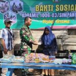 Nenek Hidup Sendiri Dapat Perhatian TNI dan Pemdes Karya Makmur