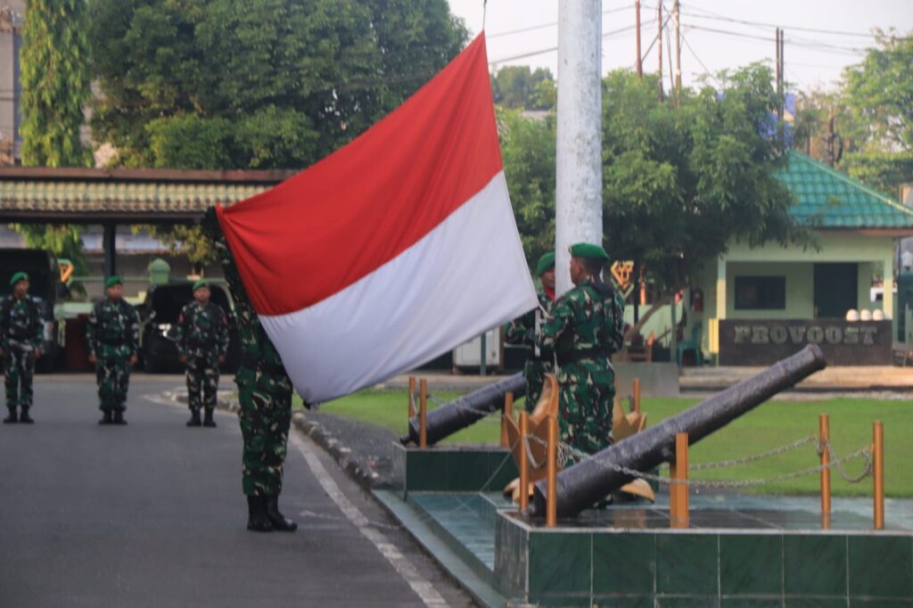 Tingkatkan Jiwa Nasionalis Prajurit ” Kodim 1006/Banjar Kibarkan Bendera Merah Putih Melalui Upacara