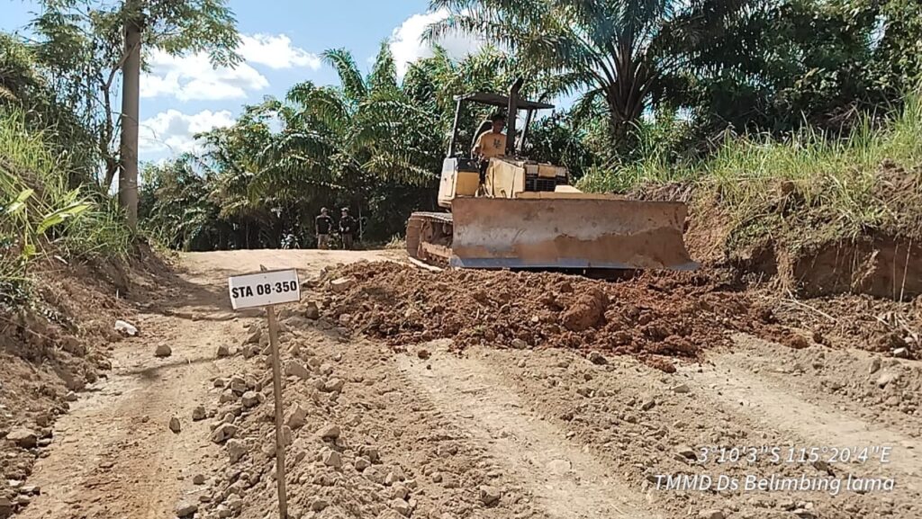 Pengerjaan Jalan Pra TMMD Ke-125 Kodim 1006/Banjar Masuki Tahap Pengerasan