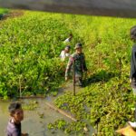 Babinsa Ajak Warga Berpartisipasi di Hari Lingkungan Hidup Nasional: Bersihkan Sungai dan Lingkungan Sekitar
