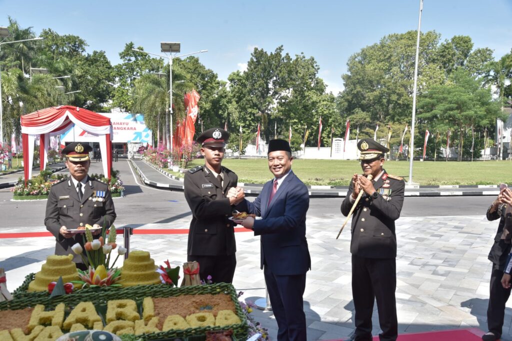 Gubernur NTB Hadiri Peringatan Hari Bhayangkara ke-79 di Lapangan Bumi Gora