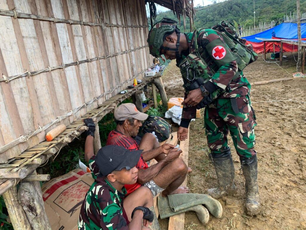 TNI Permudah Akses Kesehatan: Warga Denom Kini Bisa Berobat ke Pos, Tak Perlu Lagi Jalan ke PNG