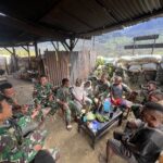 Kami Sahabat yang Baik, Masyarakat Distrik Oksop bahagia berkunjung ke Pos TNI