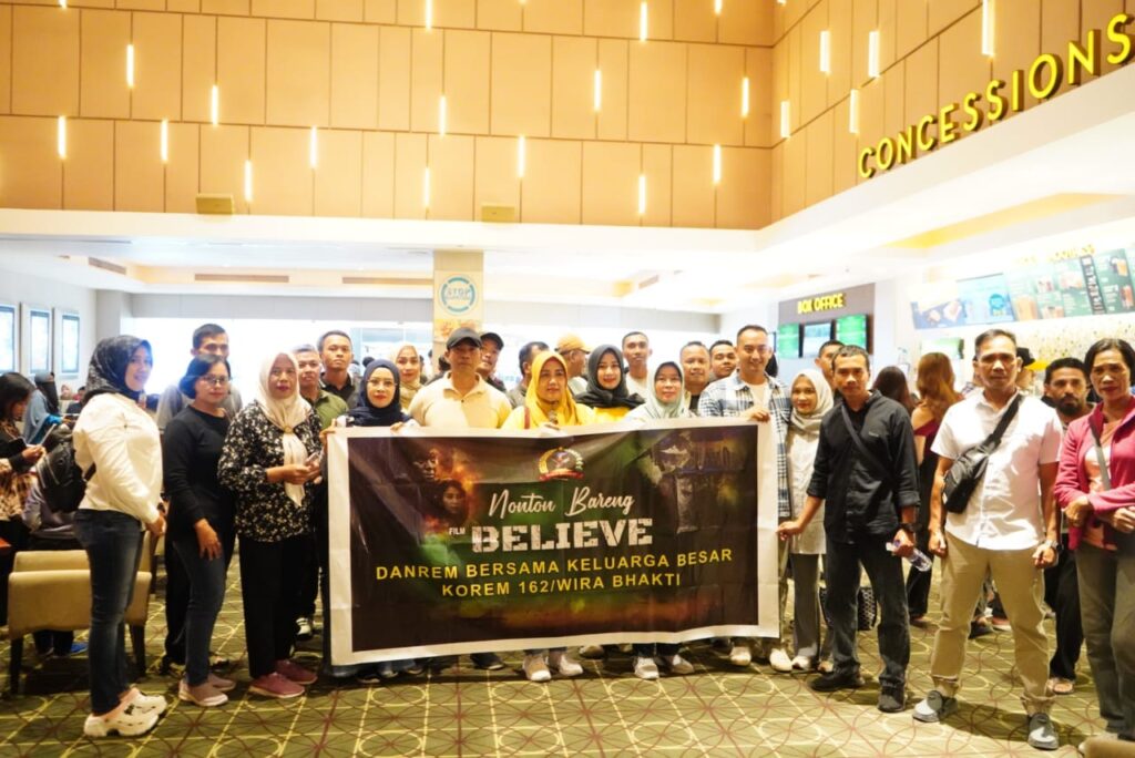 Korem 162/Wira Bhakti Gelar Nonton Bareng Film “Believe”, Perkuat Nasionalisme dan Kedekatan Prajurit-Masyarakat