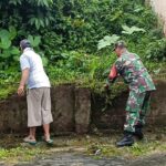 Babinsa Tambakan Bersama Warga Dusun Tekik Gelar Minggu Bersih, Wujudkan Lingkungan Sehat Dan Nyaman