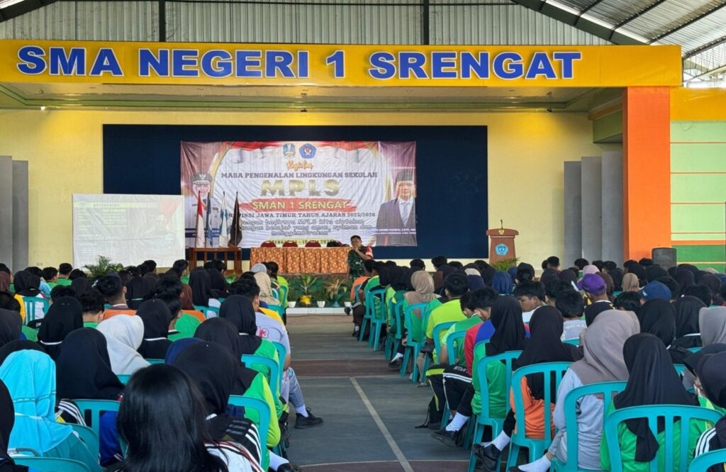 Bangun Karakter Siswa, Danramil 0808/06 Berikan Materi Wasbang Di MPLS SMAN 1 Srengat