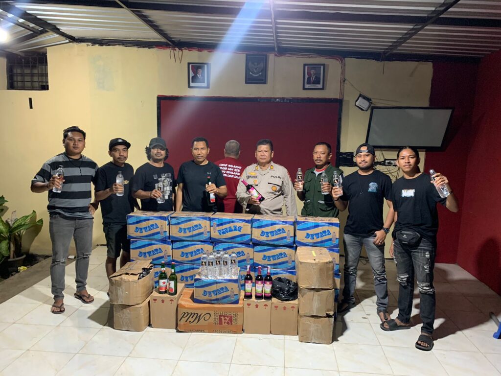 Hendak Diedarkan, 712 Botol Miras Berbagai Jenis Berhasil Digagalkan Tim Opsnal Polsek Rasbar
