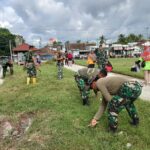 Danramil Aikmel Pimpin Gotong Royong Bersihkan Lapangan Desa Aikmel Induk