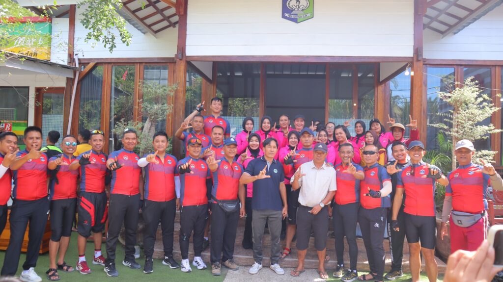 Kapolres Lombok Utara Laksanakan Gowes Kamtibmas dan Baksos di Gili Air