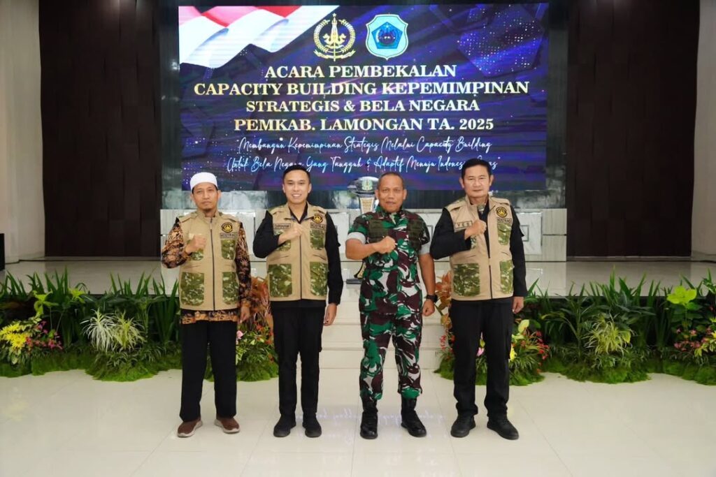 Pejabat Pemkab Lamongan Latihan Bela Negara di Markas Divif 2 Kostrad